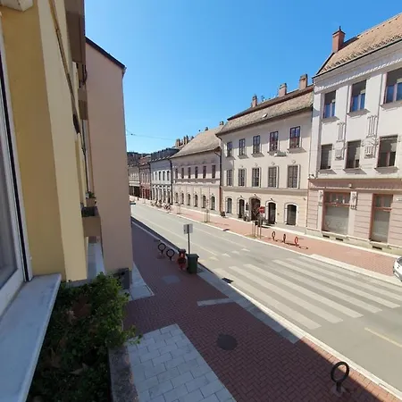 Guru 2 Apartman *